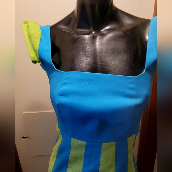 Beautiful 2-toned dress by Simply Chic - Picture 2 of 6